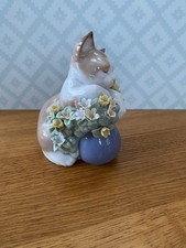 Lladro kitty sleeping on a