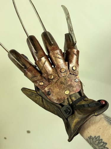 Freddy krueger glove - krueger, vs