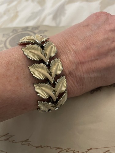 Jewelcraft vtg cream silver - vtg,
