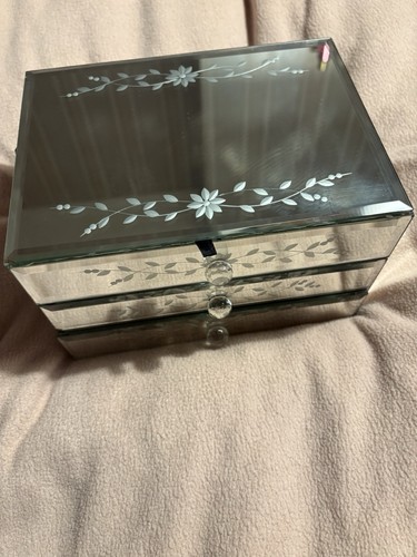 Mirrored flower jewellery box - mirrored,