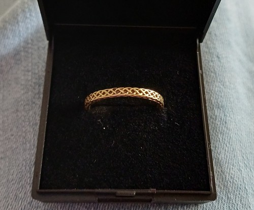 Hallmarked 9ct yellow welsh - 9ct,