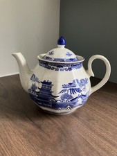 Gorgeous Blue And White Porcelain Ringtons Willow Pattern Teapot
