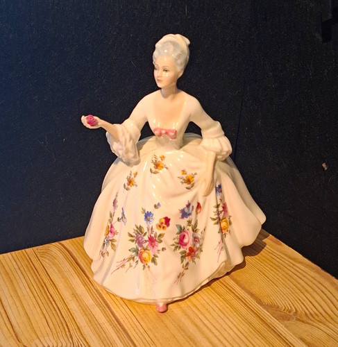 Royal doulton diana hn2144 - diana,