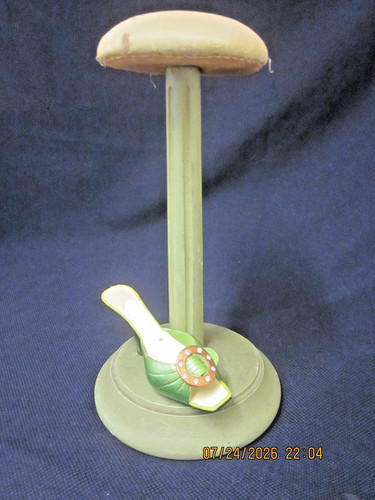 Antique wood ladies - , hat/wig