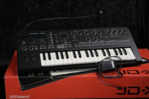 Roland synthesizer - jd-xi,