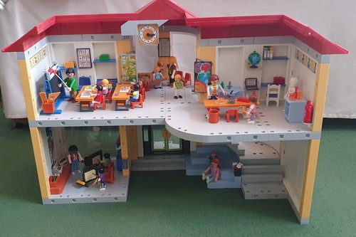 Huge playmobil school - playmobil,