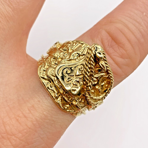 Gold saddle ring - ct, 375