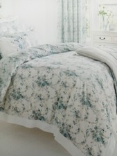 Dorma Garland Bouquet Duvet