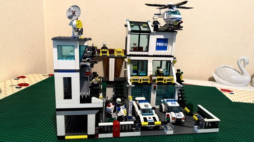 Lego city police station 7744 - lego,
