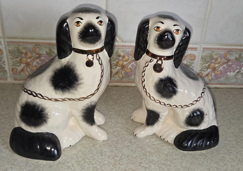 Pair staffordshire wally - staffordshire,