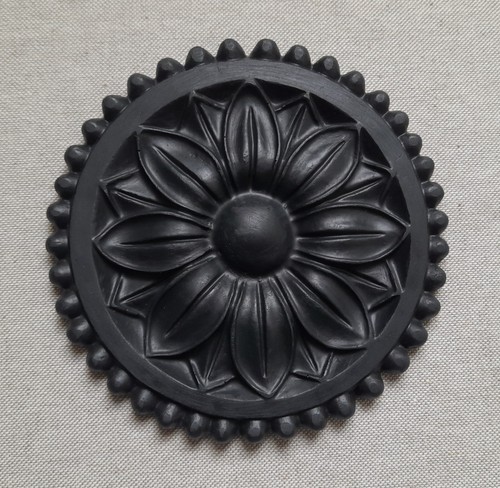 5cm black resin - a, 13.
