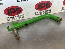 Centre mower cylinder lift arm