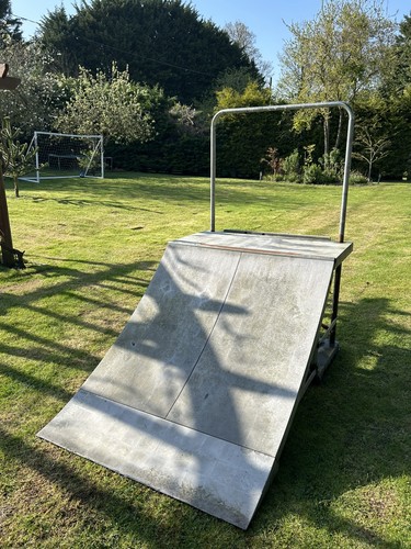 Quarter pipe skateboard - , ramp