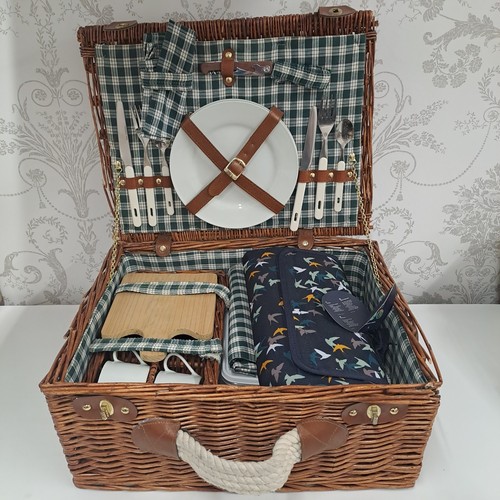 Premium wicker picnic basket - wicker,