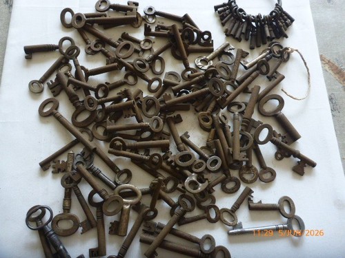 Big job lot old keys - lot,
