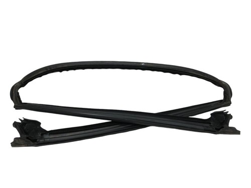 Windscreen pillar gasket - /,