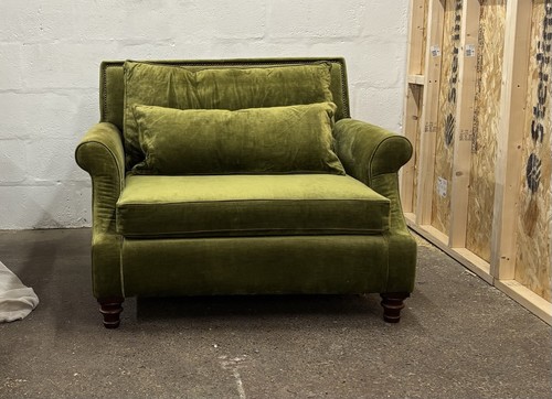Stunning love seat - love, armchair