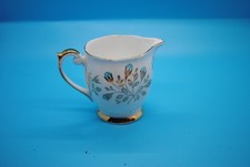  A GORGEOUS VINTAGE ‘QUEEN ANNE’ ENGLISH BONE CHINA CREAM/MILK JUG.