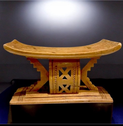Old hand carved - ashanti, royal