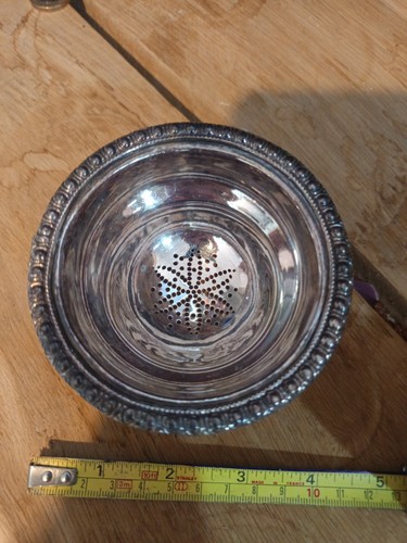Large vintage tea strainer - large,