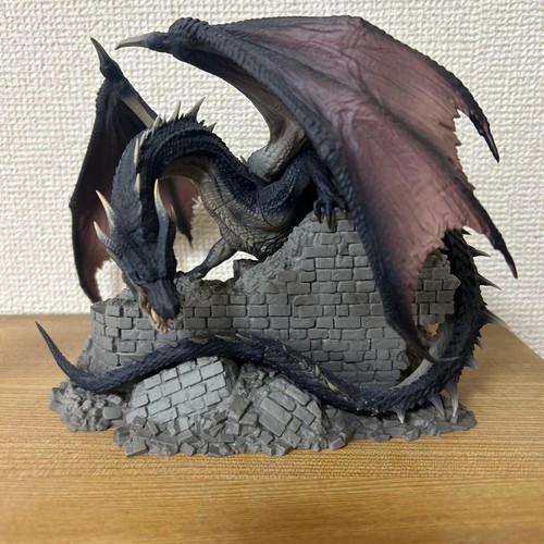 Monster hunter fatalis figure - hunter,