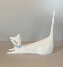 WHITE PORCELAIN SCULPTURE