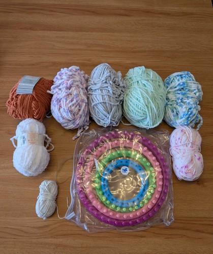Round knitting looms and - round,