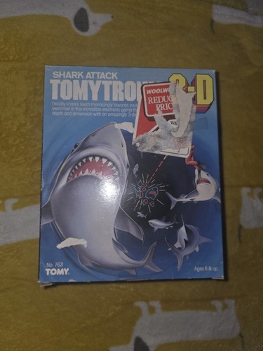 Tomytronic shark attack - shark,