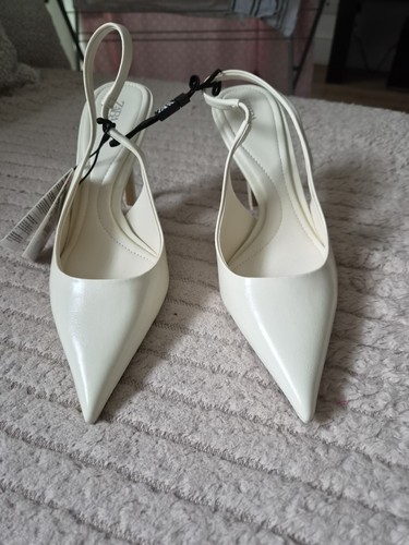 Bnwt zara ivory - zara, toe