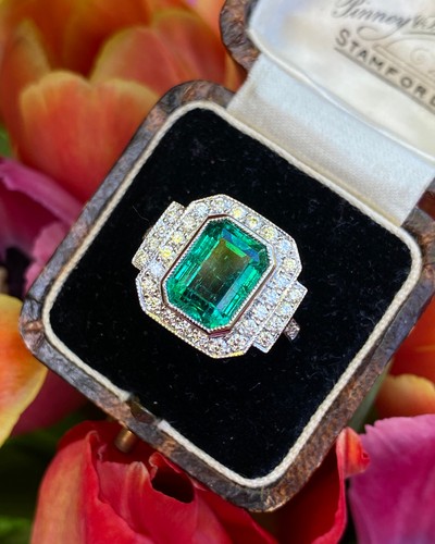Art deco emerald and diamond - art,
