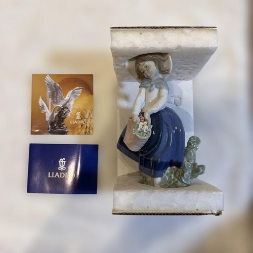 Lladro girl statue ceramic - lladro,