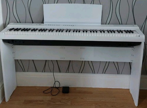 White yamaha keyboard - keyboard,