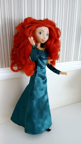 Disney store classic doll - disney,
