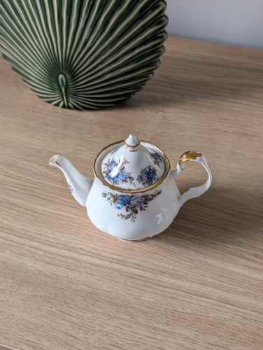 Royal albert miniature - albert,