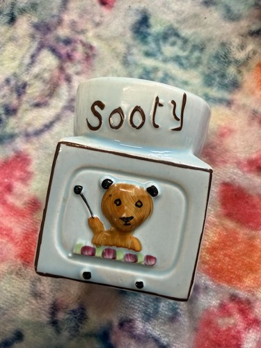 Sooty egg cup - keele, street