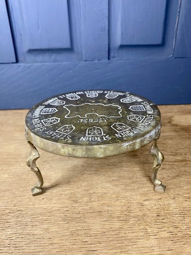 Vintage brass jersey - brass, trivet