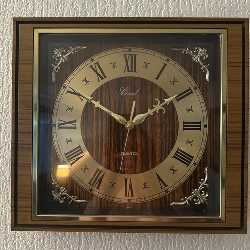 Vintage coral wood effect wall - coral,
