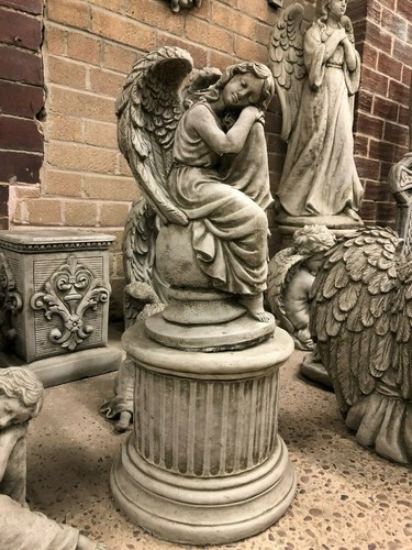 Angel ball with plinth - with,