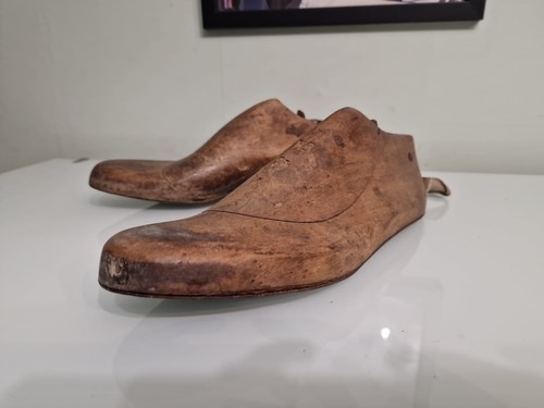 Cobblers wooden shoe lasts - ,