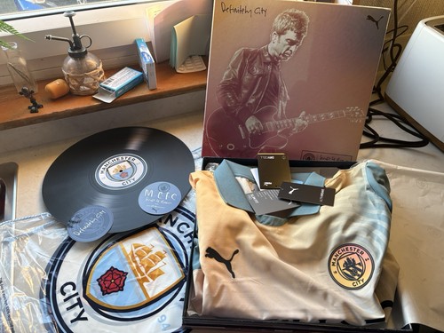 Rare manchester city oasis - rare,
