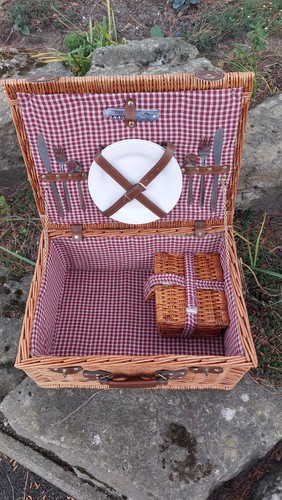 Vintage champagne picnicking - vintage,