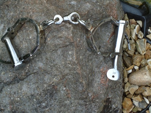 Iron hand cuffs - ,