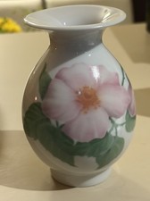 Imperial Russian Porcelain Lomonosov Vase - Dog Rose - Boxed