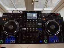 PIONEER DJ - XDJ XZ BLACK 4 CHANNEL USED EXCELLENT CONDITION + SPEAKERS + TABLE