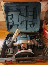 Erbauer ER2100 2100W, 220-240V Router with some accessories. Case damaged