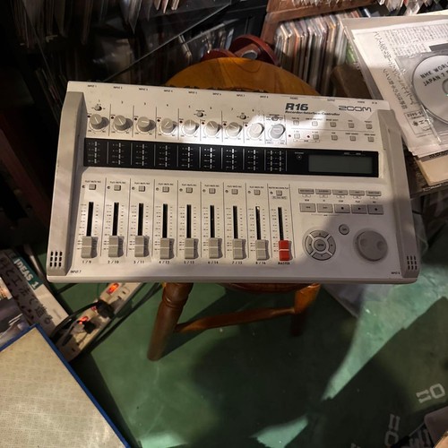 Zoom r16 multitrack recorder - r16,