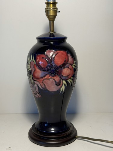 Moorcroft anemone table lamp - table,