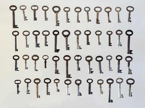 Job lot antique keys s12 - job,