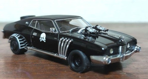 Mad max road warrior - max, 2