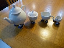 WALKING WARE  TEAPOT  PART BREAKFAST SET PRICE KENSINGTON NOT CARLTON WARE
